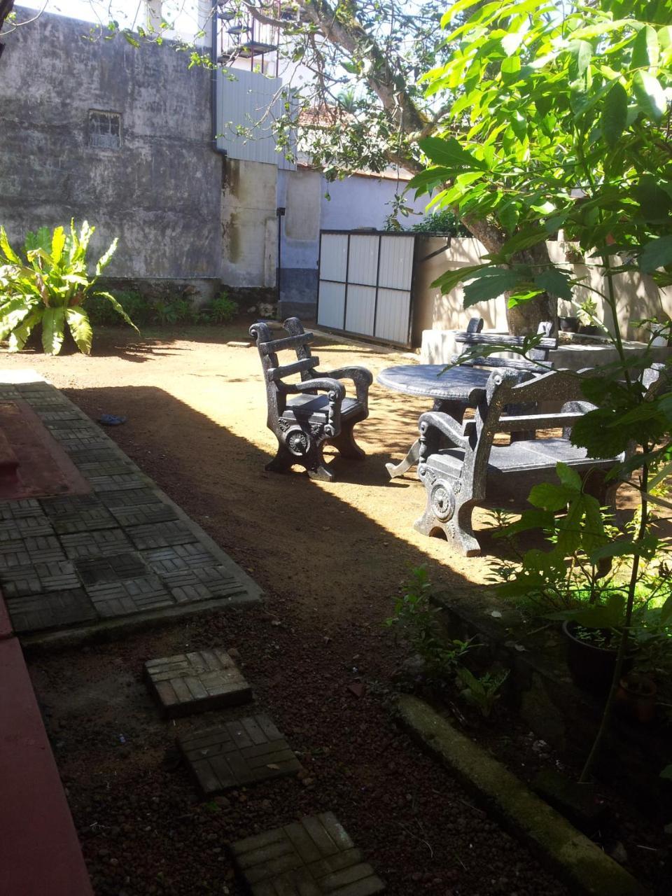 Ami place Hikkaduwa Exterior foto