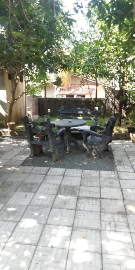 Ami place Hikkaduwa Exterior foto